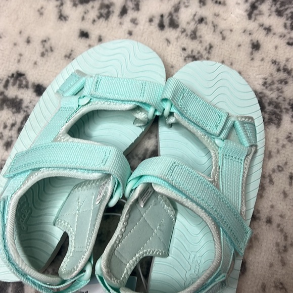 NWT Girls Cat & Jack Velcro Sandals - Picture 5 of 5